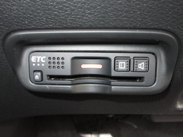 ヴェゼル ハイブリッドＺ・ホンダセンシング　純正メモリーナビＢｌｕｅｔｏｏｔｈドラレコＥＴＣＲカメラワンオーナー　運転席Ｐシート　ナビ＆ＴＶ　盗難防止装置　フルセ　バックアイカメラ　横滑り防止システム　スマ－トキ－　シ－トヒ－タ－　ＵＳＢ接続（12枚目）