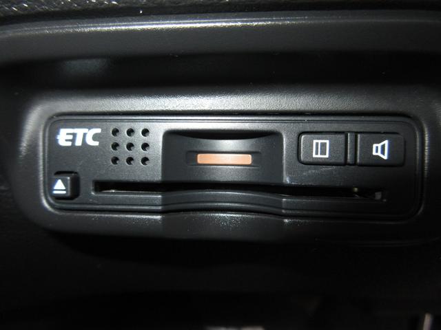 ヴェゼル ハイブリッドＺ　純正メモリーナビＢｌｕｅｔｏｏｔｈドラレコＥＴＣＲカメラ　パワステ　ＥＴＣ装備　運転席助手席エアバッグ　リアカメラ　ＵＳＢポート　サイドエアバッグ　ＡＵＴＯエアコン　Ｄレコ　ＴＶナビ　キーフリ　イモビ（12枚目）