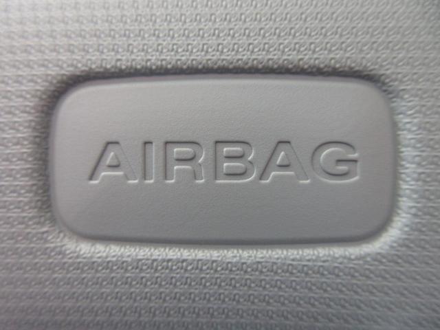 サイドカーテンエアバックシステムは、側面衝突時に大人から子供までさまざまな体格の乗員の頭部や頚部を広範囲で保護。特にセンターピラーへの頭部衝突を防ぐ展開性能を実現しています。