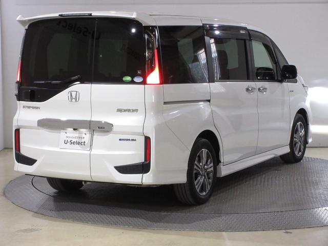 ステップワゴンスパーダ スパーダハイブリッドＧホンダセンシング　ワンオーナー　禁煙　１年保証　車検整備付　７人乗り　９インチメモリーナビ　ＢＴオーディオ接続　ミュージックサーバー　リアカメラ　ＥＴＣ　後席モニター　ヒーター付ドアミラー　両側パワースライドドア（12枚目）