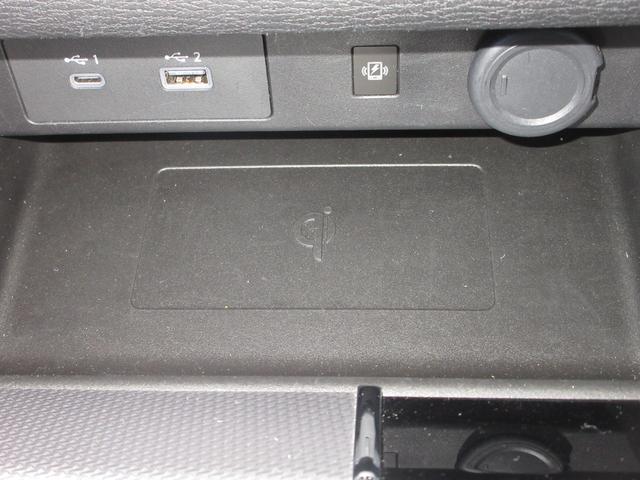 ワイヤレス充電器がついています。対応スマートフォンを置くだけで充電が可能です。