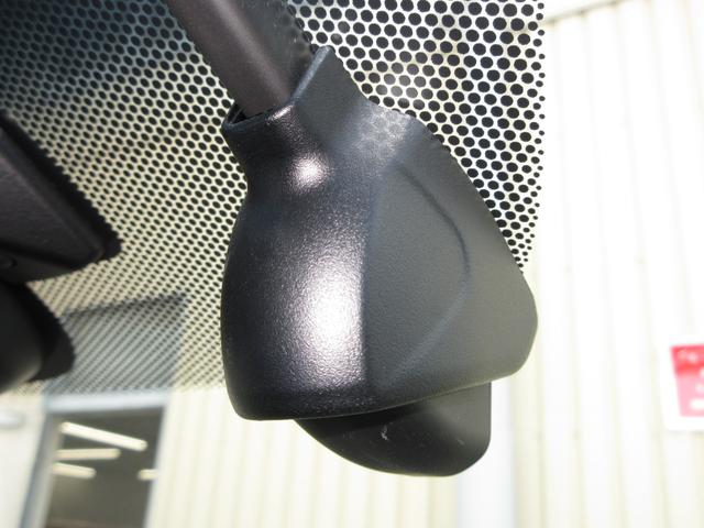 フリードハイブリッド ハイブリッド・Ｇホンダセンシング　純正９インチメモリーナビＢｌｕｅｔｏｏｔｈドラレコＥＴＣＲカメラワンオーナー　軽減ブレーキ　キーフリーシステム　１オ－ナ－　記録簿　ＤＶＤ再生可能　ＥＣＯＮ　後カメラ　Ａクルーズ　地デジフルセグＴＶ（4枚目）