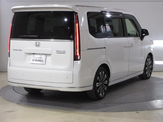 ステップワゴン スパーダプレミアムライン　純正１１．４インチナビ・全方位カメラ・１オーナー・禁煙車・ブラインドスポットインフォメーション・シートヒーター・全列ＵＳＢチャージャー・オートブレーキホールド・アダプティブドライビングビーム・ＥＴＣ（7枚目）