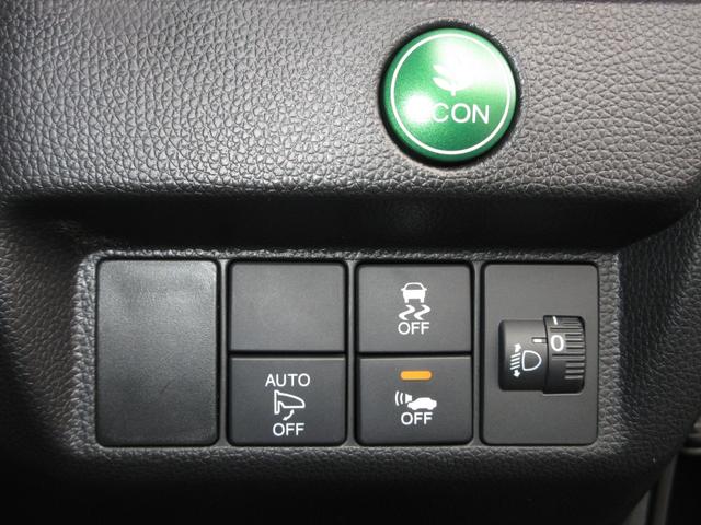 フィットハイブリッド Ｆパッケージ　純正メモリーナビＢｌｕｅｔｏｏｔｈＥＴＣＲカメラワンオーナー　盗難警報装置　ワンオ－ナ－車　記録簿有り　ＡＵＴＯエアコン　カーテンエアバック　助手席エアバック　ＥＣＯＮ　ＥＴＣ付き　リヤカメラ　禁煙（17枚目）
