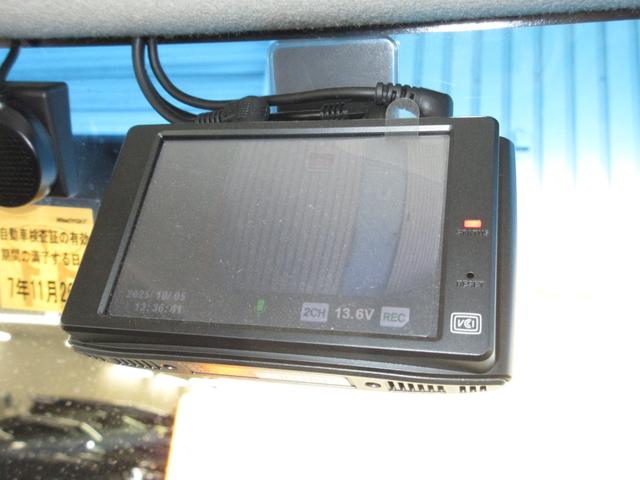 Ｎ－ＢＯＸカスタム Ｇ・ターボパッケージ　禁煙　ワンオーナー　ターボ　パドルシフト　純正メモリーナビ　Ｂｌｕｅｔｏｏｔｈ　ドラレコ　ＥＴＣ　リアカメラ　本革巻ステアリングホイール　フルオート・エアコンディショナー　ディスチャージヘッドライト（5枚目）