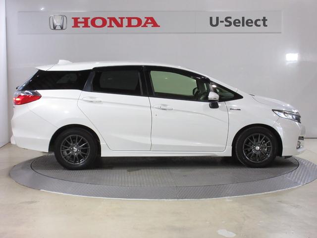 シャトル ハイブリッドＸホンダセンシング　純正メモリーナビＢｌｕｅｔｏｏｔｈＥＴＣＲカメラ　横滑抑制　リヤカメラ　スマ－トキ－　イモビ　ＴＶナビ　サイドエアバッグ　シートヒーター付き　キーレス　ＵＳＢ　ＤＶＤ再生機能　ＥＣＯＮ　クルコン（6枚目）