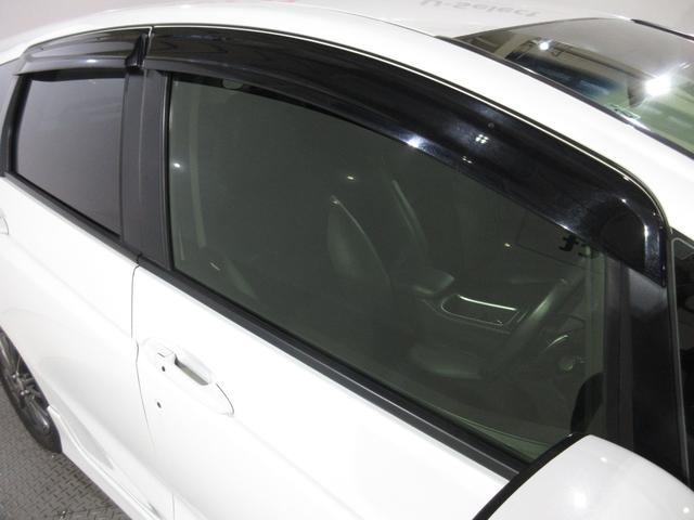 シャトル ハイブリッドＸホンダセンシング　純正メモリーナビＢｌｕｅｔｏｏｔｈＥＴＣＲカメラ　横滑抑制　リヤカメラ　スマ－トキ－　イモビ　ＴＶナビ　サイドエアバッグ　シートヒーター付き　キーレス　ＵＳＢ　ＤＶＤ再生機能　ＥＣＯＮ　クルコン（8枚目）