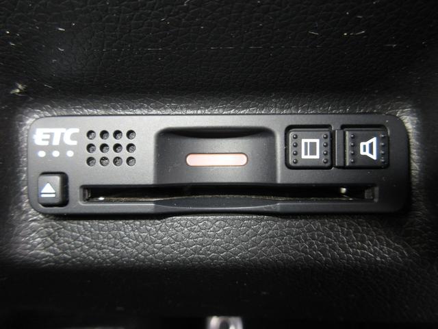 シャトル ハイブリッドＸホンダセンシング　純正メモリーナビＢｌｕｅｔｏｏｔｈＥＴＣＲカメラ　横滑抑制　リヤカメラ　スマ－トキ－　イモビ　ＴＶナビ　サイドエアバッグ　シートヒーター付き　キーレス　ＵＳＢ　ＤＶＤ再生機能　ＥＣＯＮ　クルコン（10枚目）