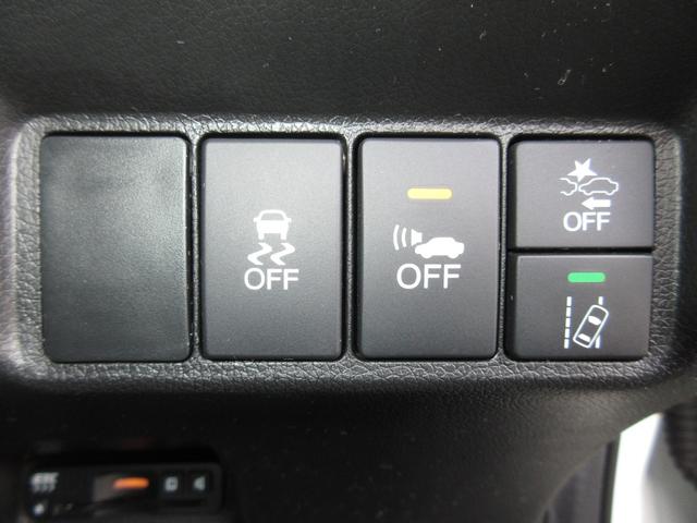 シャトル ハイブリッドＸホンダセンシング　純正メモリーナビＢｌｕｅｔｏｏｔｈＥＴＣＲカメラ　横滑抑制　リヤカメラ　スマ－トキ－　イモビ　ＴＶナビ　サイドエアバッグ　シートヒーター付き　キーレス　ＵＳＢ　ＤＶＤ再生機能　ＥＣＯＮ　クルコン（11枚目）