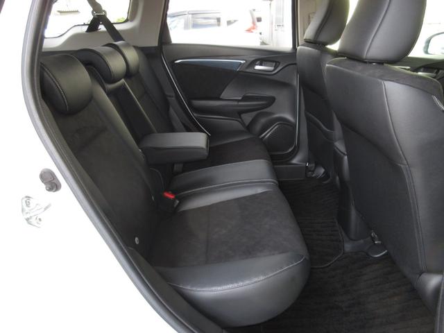 シャトル ハイブリッドＸホンダセンシング　純正メモリーナビＢｌｕｅｔｏｏｔｈＥＴＣＲカメラ　横滑抑制　リヤカメラ　スマ－トキ－　イモビ　ＴＶナビ　サイドエアバッグ　シートヒーター付き　キーレス　ＵＳＢ　ＤＶＤ再生機能　ＥＣＯＮ　クルコン（16枚目）