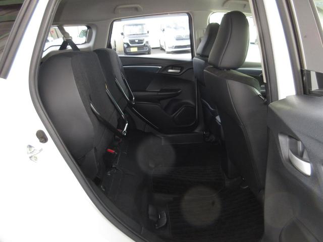 シャトル ハイブリッドＸホンダセンシング　純正メモリーナビＢｌｕｅｔｏｏｔｈＥＴＣＲカメラ　横滑抑制　リヤカメラ　スマ－トキ－　イモビ　ＴＶナビ　サイドエアバッグ　シートヒーター付き　キーレス　ＵＳＢ　ＤＶＤ再生機能　ＥＣＯＮ　クルコン（17枚目）