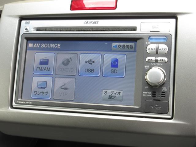 フリードハイブリッド ジャストセレクション　／禁煙車／メモリーナビ／ワンセグ／Ｒカメラ／ＵＳＢ／ＣＤ／ＤＶＤ／ＥＴＣ／ドラレコ／クルコン／スマートキー／ローダウン／社外フロントグリル／社外１７インチＡＷ／ディスチャージヘッドライト／ＡＢＳ／（3枚目）