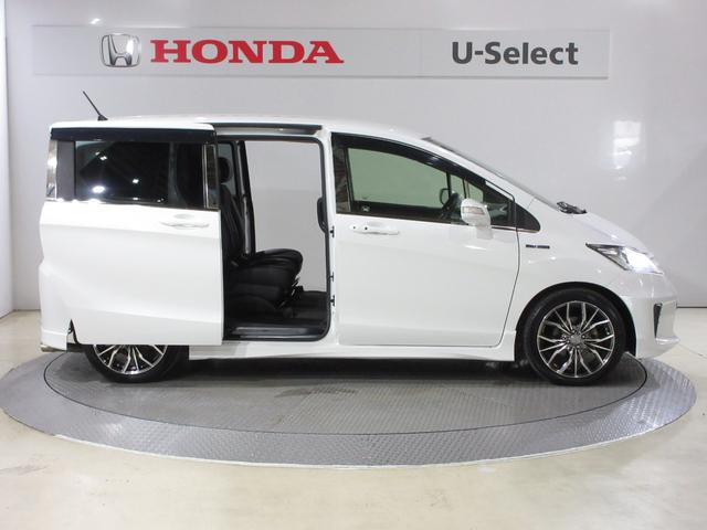 フリードハイブリッド ジャストセレクション　／禁煙車／メモリーナビ／ワンセグ／Ｒカメラ／ＵＳＢ／ＣＤ／ＤＶＤ／ＥＴＣ／ドラレコ／クルコン／スマートキー／ローダウン／社外フロントグリル／社外１７インチＡＷ／ディスチャージヘッドライト／ＡＢＳ／（6枚目）