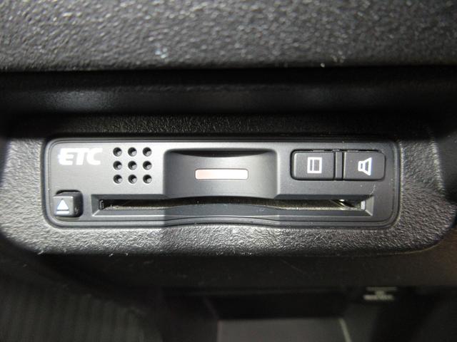 フリードハイブリッド ジャストセレクション　／禁煙車／メモリーナビ／ワンセグ／Ｒカメラ／ＵＳＢ／ＣＤ／ＤＶＤ／ＥＴＣ／ドラレコ／クルコン／スマートキー／ローダウン／社外フロントグリル／社外１７インチＡＷ／ディスチャージヘッドライト／ＡＢＳ／（11枚目）