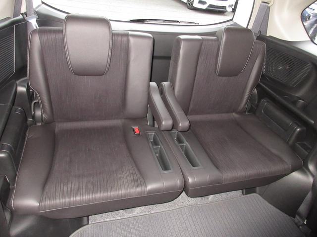 フリードハイブリッド ジャストセレクション　／禁煙車／メモリーナビ／ワンセグ／Ｒカメラ／ＵＳＢ／ＣＤ／ＤＶＤ／ＥＴＣ／ドラレコ／クルコン／スマートキー／ローダウン／社外フロントグリル／社外１７インチＡＷ／ディスチャージヘッドライト／ＡＢＳ／（16枚目）