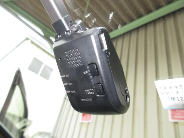 フィット ｅ：ＨＥＶホーム　ホンダセンシングホンダコネクトディスプレイＢｌｕｅｔｏｏｔｈドラレコＲカメラＥＴＣワンオーナー　前後誤発進抑制機能　クリソナ　助手席エアバッグ　運転席エアバッグ　１オナ　アイドリングストップ　禁煙（5枚目）