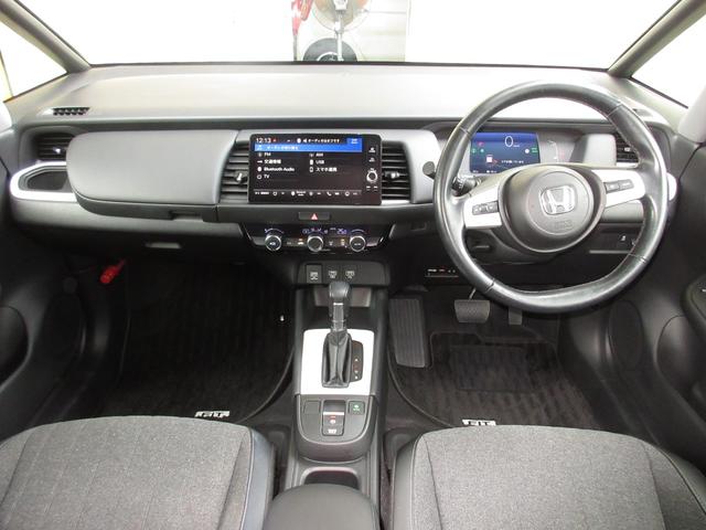 フィット ｅ：ＨＥＶホーム　ホンダセンシングホンダコネクトディスプレイＢｌｕｅｔｏｏｔｈドラレコＲカメラＥＴＣワンオーナー　前後誤発進抑制機能　クリソナ　助手席エアバッグ　運転席エアバッグ　１オナ　アイドリングストップ　禁煙（16枚目）