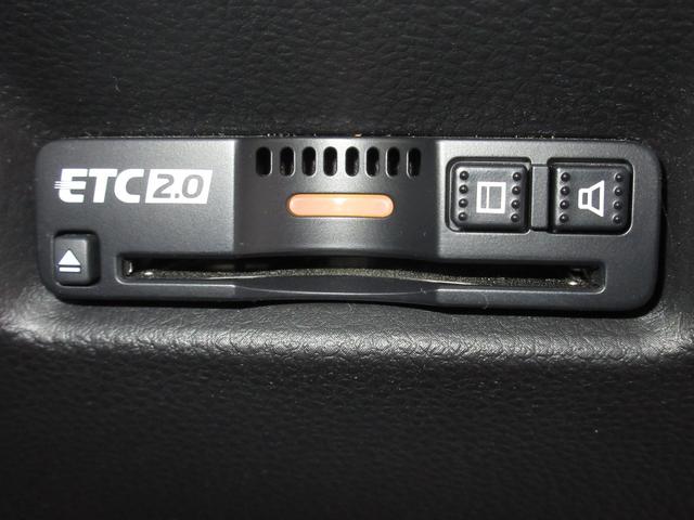 フィット ｅ：ＨＥＶホーム　ホンダセンシングホンダコネクトディスプレイＢｌｕｅｔｏｏｔｈドラレコＲカメラＥＴＣワンオーナー　前後誤発進抑制機能　クリソナ　助手席エアバッグ　運転席エアバッグ　１オナ　アイドリングストップ　禁煙（17枚目）