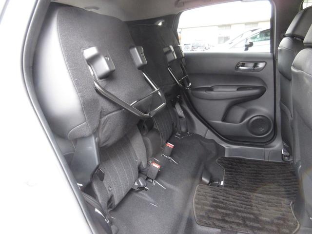 フィット ｅ：ＨＥＶホーム　ホンダセンシングホンダコネクトディスプレイＢｌｕｅｔｏｏｔｈドラレコＲカメラＥＴＣワンオーナー　前後誤発進抑制機能　クリソナ　助手席エアバッグ　運転席エアバッグ　１オナ　アイドリングストップ　禁煙（28枚目）