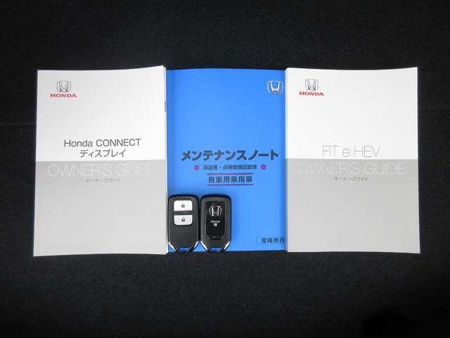 フィット ｅ：ＨＥＶホーム　ホンダセンシングホンダコネクトディスプレイＢｌｕｅｔｏｏｔｈドラレコＲカメラＥＴＣワンオーナー　前後誤発進抑制機能　クリソナ　助手席エアバッグ　運転席エアバッグ　１オナ　アイドリングストップ　禁煙（32枚目）