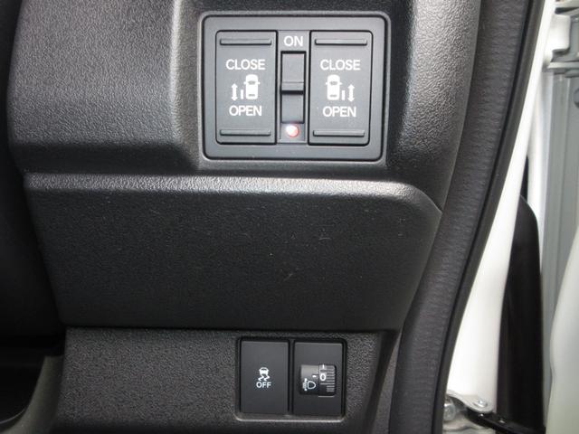 N-BOXカスタム コーディネートスタイル ・ワンオーナー ・禁煙 ・令和5年12月登録 ・1万5千キロ ・車検…令和8年12月 ・純正9インチナビ ・リアカメラ ・ETC ・ドラレコ ・両側電動スライドドア ・Bluetooth AUDIO(17枚目)