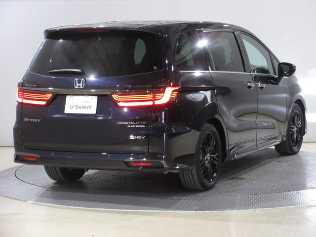 オデッセイハイブリッド ｅ：ＨＥＶアブソルート・ＥＸブラックエディション　当社元試乗車　禁煙車　純正１１．４インチナビ　フルセグ　Ｂｌｕｅｔｏｏｔｈ　ミュージックサーバー　ドラレコ　全周囲カメラ　本革シート　電動シート　シートヒーター　両側電動スライドドア　サイドエアバック（11枚目）