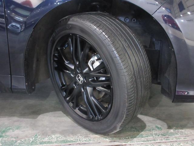 オデッセイハイブリッド ｅ：ＨＥＶアブソルート・ＥＸブラックエディション　当社元試乗車　禁煙車　純正１１．４インチナビ　フルセグ　Ｂｌｕｅｔｏｏｔｈ　ミュージックサーバー　ドラレコ　全周囲カメラ　本革シート　電動シート　シートヒーター　両側電動スライドドア　サイドエアバック（27枚目）