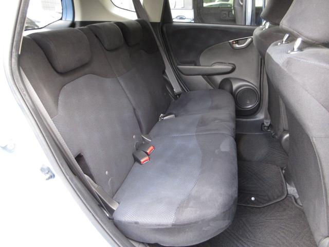 フィット １３Ｇ・スマートセレクションファインスタイル　純正メモリーナビドラレコＥＴＣＲカメラワンオーナー　ＵＳＢ　インテリキー　キーレス　イモビライザー　フルオートエアコン　禁煙　バックカメラ付き　１オーナー　記録簿有り　パワーウィンドウ　両席エアバック（26枚目）