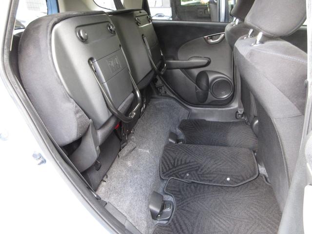 フィット １３Ｇ・スマートセレクションファインスタイル　純正メモリーナビドラレコＥＴＣＲカメラワンオーナー　ＵＳＢ　インテリキー　キーレス　イモビライザー　フルオートエアコン　禁煙　バックカメラ付き　１オーナー　記録簿有り　パワーウィンドウ　両席エアバック（27枚目）