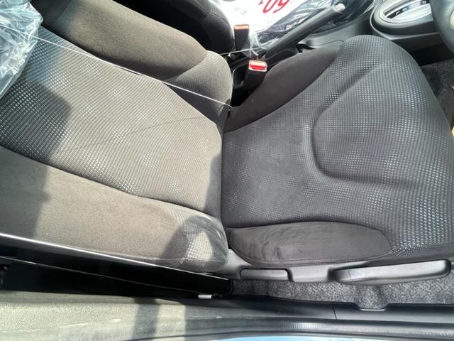 フィット １３Ｇ・スマートセレクションファインスタイル　純正メモリーナビドラレコＥＴＣＲカメラワンオーナー　ＵＳＢ　インテリキー　キーレス　イモビライザー　フルオートエアコン　禁煙　バックカメラ付き　１オーナー　記録簿有り　パワーウィンドウ　両席エアバック（28枚目）