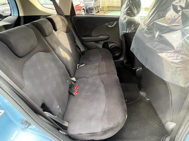 フィット １３Ｇ・スマートセレクションファインスタイル　純正メモリーナビドラレコＥＴＣＲカメラワンオーナー　ＵＳＢ　インテリキー　キーレス　イモビライザー　フルオートエアコン　禁煙　バックカメラ付き　１オーナー　記録簿有り　パワーウィンドウ　両席エアバック（29枚目）