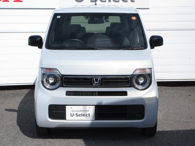 ハロゲンより明るく、より遠くまでさらなる安心感のあるＬＥＤヘッドライトを採用。点灯忘れも防止できるオートライトコントロール機構付きです。