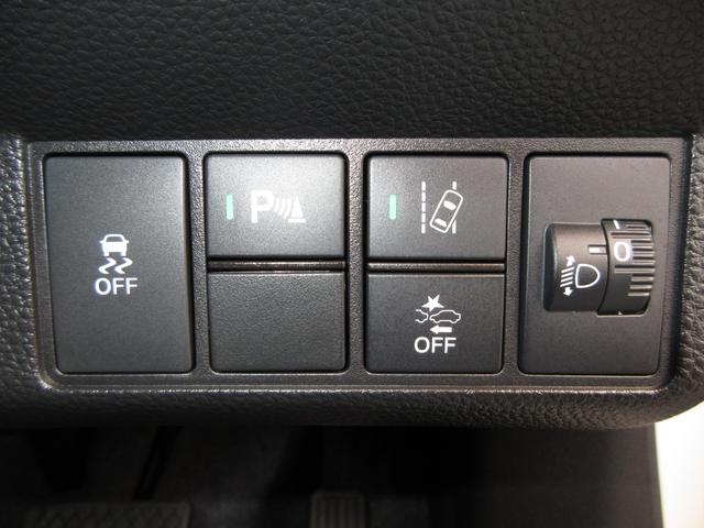 レーザーを照射しカメラで前走車等を検知し衝突の回避・軽減を図るホンダセンシングとＶＳＡ（車両挙動安定化制御システム）走る・曲がる・止まるの全領域で安定性を確保するためのシステム装備。安心ですね！