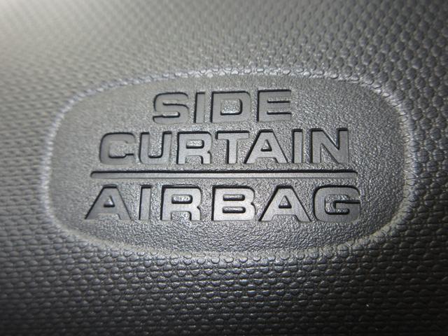 サイドカーテンエアバックシステムは、側面衝突時に大人から子供までさまざまな体格の乗員の頭部や頚部を広範囲で保護。特にセンターピラーへの頭部衝突を防ぐ展開性能を実現しています。