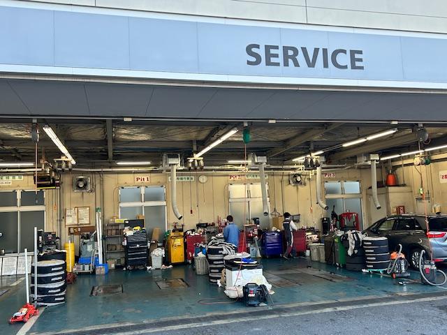 サービス工場は指定工場になっているので、土日や祝日の車検も実施できます。また各種　点検、修理、板金などお車の事ならお任せ下さい。