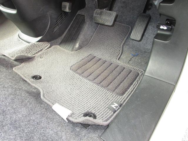 Ｎ－ＯＮＥ プレミアム・Ｌパッケージ　／新品タイヤ／ワンオーナー／禁煙車／メモリーナビ／ワンセグ／ＵＳＢ／ＣＤ／ＦＭＡＭ／ＥＴＣ／アイドリングストップ／サイドカーテンエアバッグ／ＡＢＳ／ＶＳＡ／ディスチャージヘッドライト／フォグライト／（14枚目）
