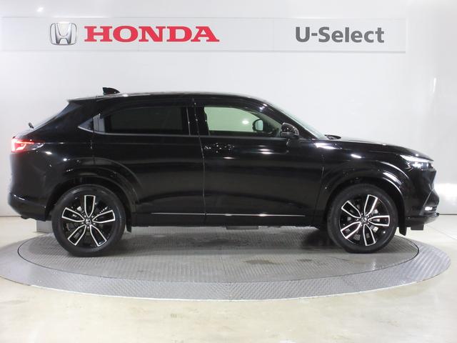 先代モデルと同じ全長で取り回しのよいサイズをキープしながら、より力強く、より美しく仕立て上げることで、ワンランク上の車格を感じるサイドビューとしています。