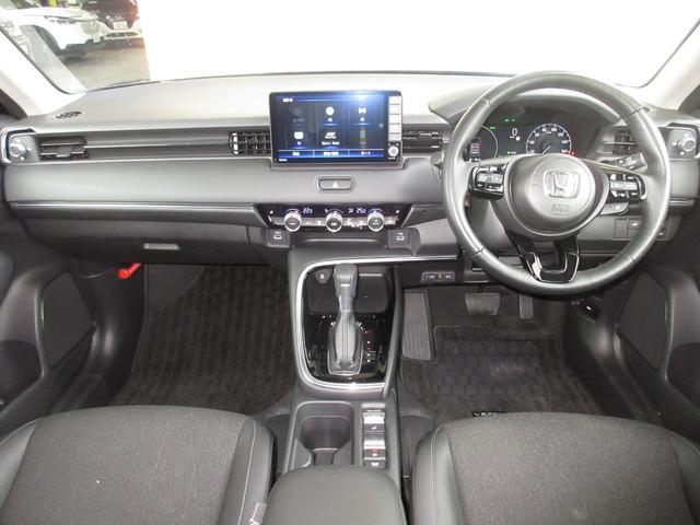 握りやすいハンドルには、オーディオコントロールとクルーズコントロールスイッチが装備されており、ハンドルから手を離さずに操作が出来ます。感覚で操作ができて便利で安全ですね！