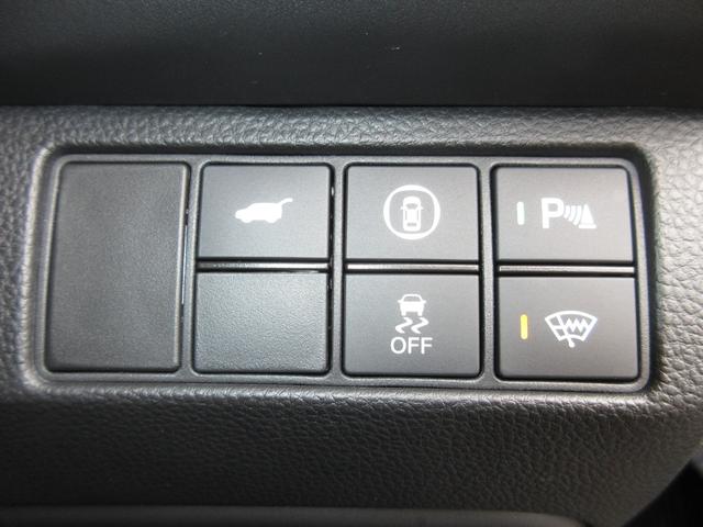 レーザーを照射しカメラで前走車等を検知し衝突の回避・軽減を図るホンダセンシングとＶＳＡ（車両挙動安定化制御システム）走る・曲がる・止まるの全領域で安定性を確保するためのシステム装備。安心ですね！