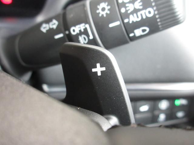 マニュアル車のような感覚でアクセルオフ時の減速度を選択できる、減速セレクター付きです！