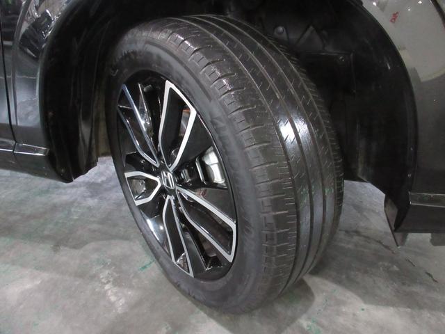 足元を精悍に引き締めるホンダ純正１８インチアルミホイール、おしゃれは足元から、カッコイイですね！他にも見たいところ、知りたいことなどございましたらお気軽にお問い合わせくださいませ。