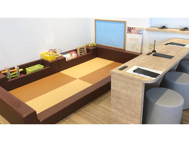 抗菌処理施されたキッズコーナーです。定期的におもちゃも入替しております。