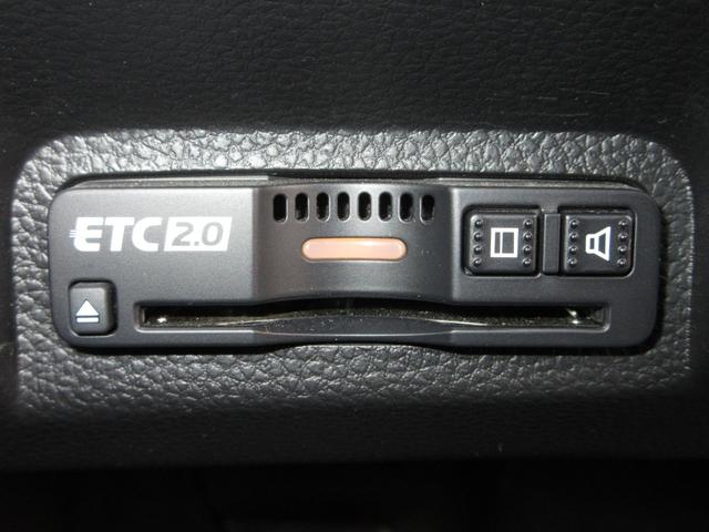 ヴェゼル ｅ：ＨＥＶＺ　ホンダセンシングホンダコネクトディスプレイＢｌｕｅｔｏｏｔｈドラレコＥＴＣＲカメラワンオーナー　衝突回避支援ブレーキ機能　１オナ　スマキ　Ｐトランク　フルオートエアコン　Ｄレコ　エアバッグ　記録簿付（12枚目）