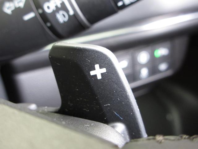 ヴェゼル ｅ：ＨＥＶＺ　ホンダセンシング純正９インチメモリーナビＢｌｕｅｔｏｏｔｈＥＴＣＲカメラワンオーナー　衝突回避支援ブレーキ機能　１オナ　スマキ　Ｐトランク　フルオートエアコン　エアバッグ　両席エアバック　記録簿付（14枚目）