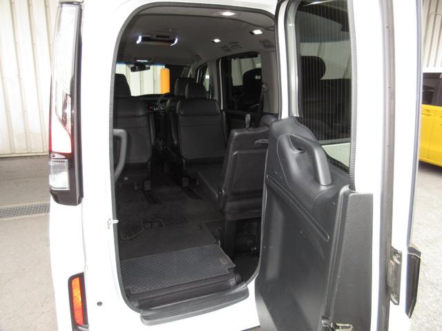 ステップワゴンスパーダ スパーダ・クールスピリットホンダセンシング 純正9インチメモリーナビBluetoothETCRカメラワンオーナー サイドエアバック スマートキ 左右電動スライドドア バックモニタ Wエアコン 地TV ナビ&TV 三列シート USB AAC 禁煙(17枚目)