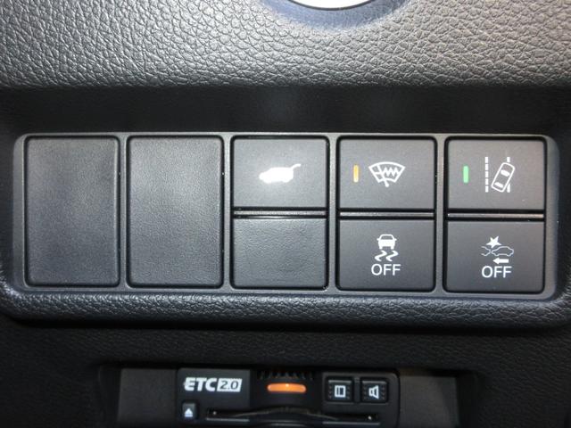 レーザーを照射しカメラで前走車等を検知し衝突の回避・軽減を図るホンダセンシングとＶＳＡ（車両挙動安定化制御システム）走る・曲がる・止まるの全領域で安定性を確保するためのシステム装備。安心ですね！