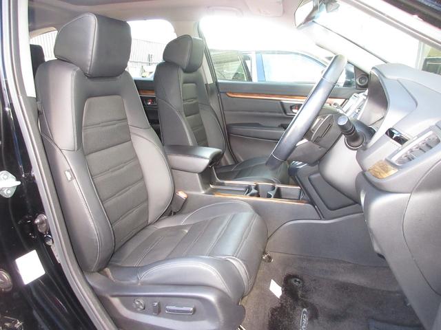 運転席・助手席に、シートの前後スライド、リクライニングを調整できるパワーシートを備えています。ドライバーに合せ最適なポジションが設定できます。