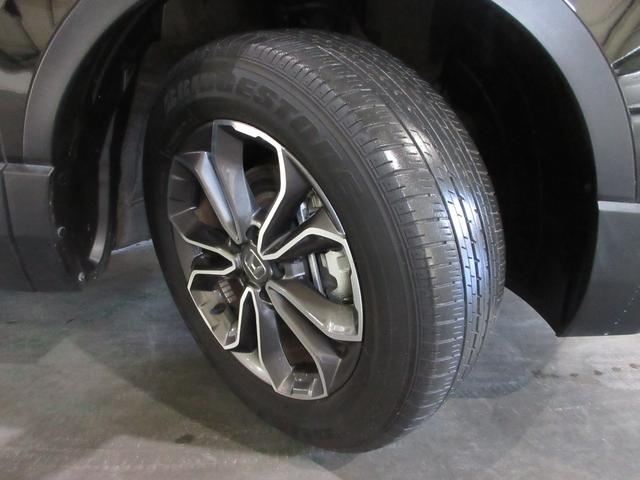 足元を精悍に引き締めるホンダ純正１８インチアルミホイール、おしゃれは足元から、カッコイイですね！見たいところ、知りたいことなどございましたらお気軽にお問い合わせくださいませ。