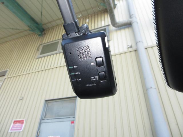 フィット e:HEVRS 禁煙車 当社元試乗車 ホンダ9インチコネクトナビ Bluetooth 純正ドラレコ ETC2.0 リアカメラ 充電用USBジャック RS専用エクステリア RS専用本革巻ステアリング 減速セレクター(13枚目)