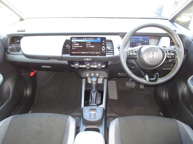 フィット e:HEVRS 禁煙車 当社元試乗車 ホンダセンシング コネクトディスプレイ Bluetooth USB フルセグ リアカメラ ETC2.0 純正フロントドラレコ LED 純正16インチアルミ カーテンエアバッグ(11枚目)